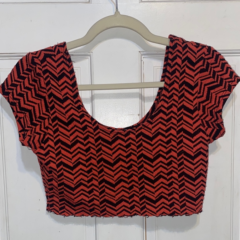 Chevron Patterned Crop Top